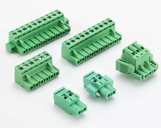 <p>Paso de 5,08 mm, bloques de terminales enchufables, conectores de PCB se utilizan para conectar cables y placas de circuito impreso para la transmisión de señales, datos y energía.</p>